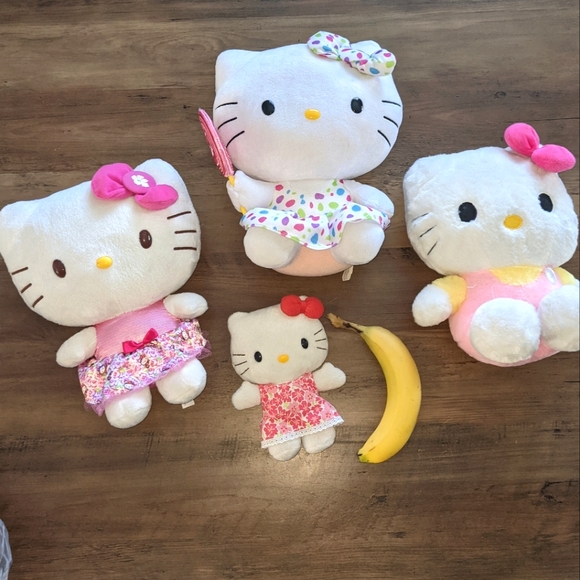 🌸- 4 Hello Kitty Plush Lot - Picture 1 of 1